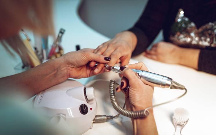 prothésiste ongulaire