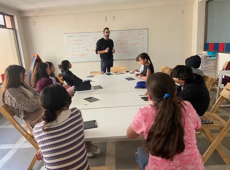 Photo de Romain Juvenel qui enseigne