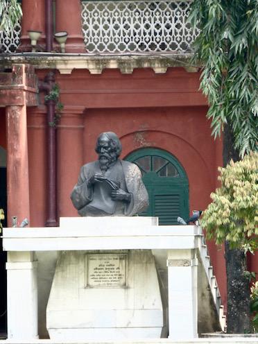 Statue de Rabindranath Tagore à Shantiniketan au Bengale