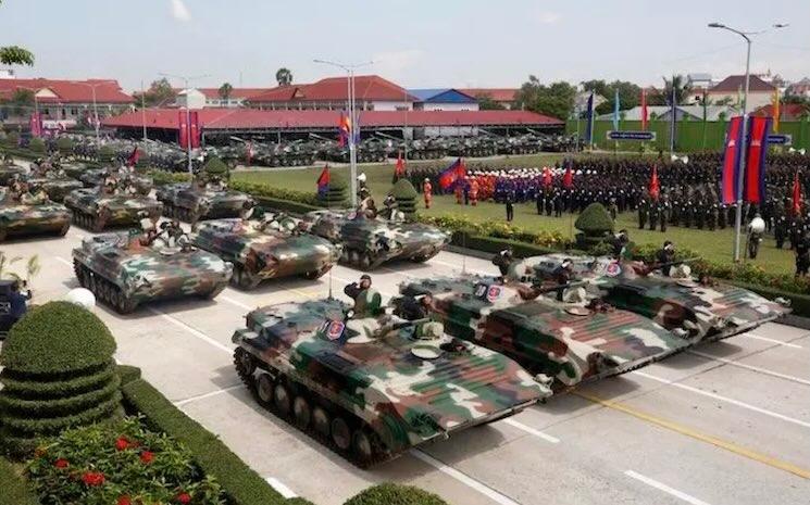 Repositionnement militaire mais restrictions à la frontière khméro-thaïe