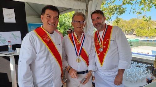 Chef Vindex Tengker, Christian Heuline Secrétaire Général International des Disciples d'Escoffier et Richard Gillet