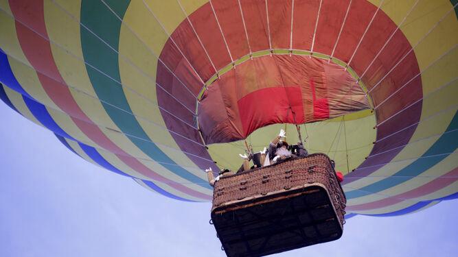 les rois mages arrivent en Montgolfière