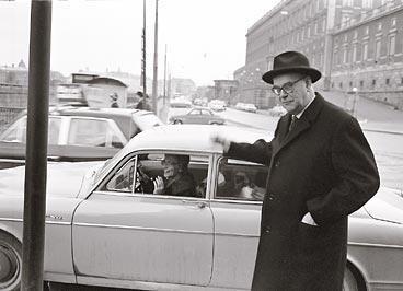 Tage Erlander et Aina au volant de leur Amazon (Photo:Rolf Olsson)