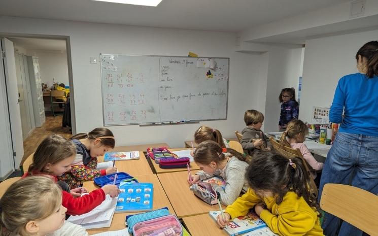Salle de classe aménagée dans un abri