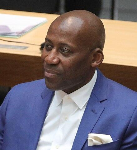 Chanteur, manager et homme politique : Joe Chialo, nouveau ministre de la culture de Berlin Sandro Halank, Wikimedia Commons