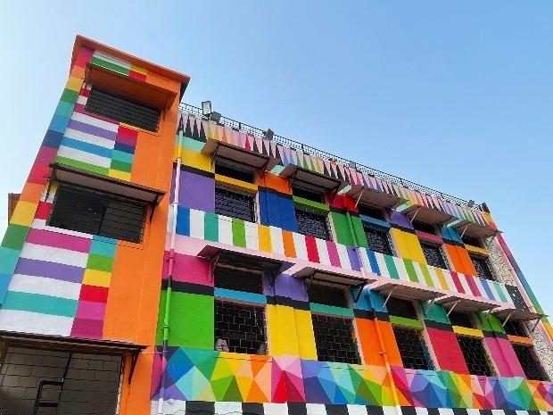 Un mur coloré aux Sassoon Docks