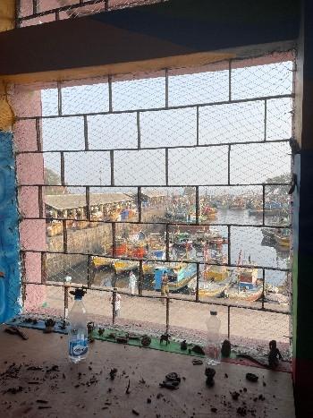 Vue sur le port de pêcheurs du bâtiment principal