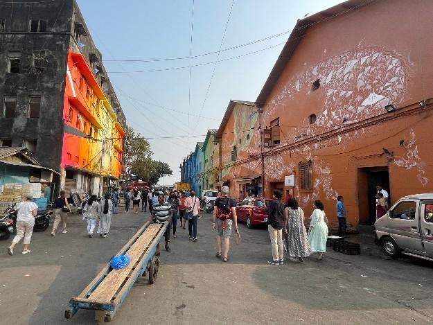 La rue principale des Sassoon docks