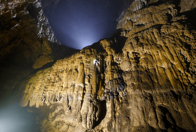 Her planet earth singapour Vietnam