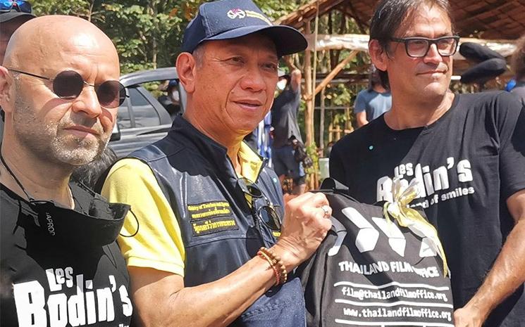 Les producteurs du film les Bodin's en Thailande avec le ministre thailandais du Tourisme et des Sports