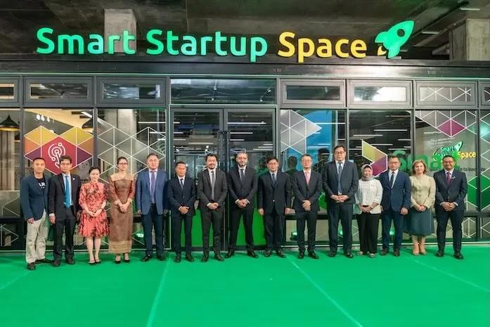 Smart Axiata lance le Smart Startup Space au Connexion Tech Hub