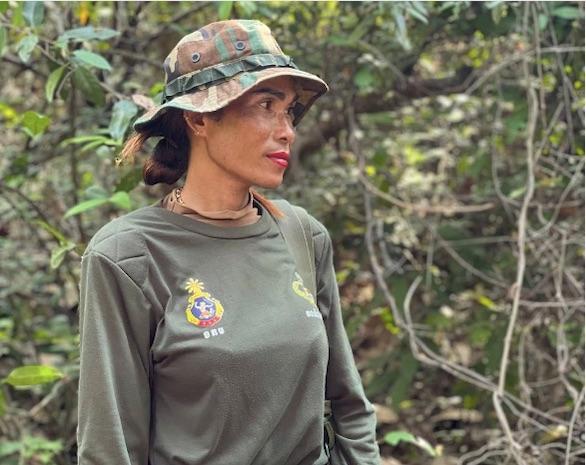 Soldate transgenre cambodgienne