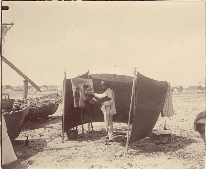 Photo du peintre espagnol Sorolla en train de peindre sur la plage