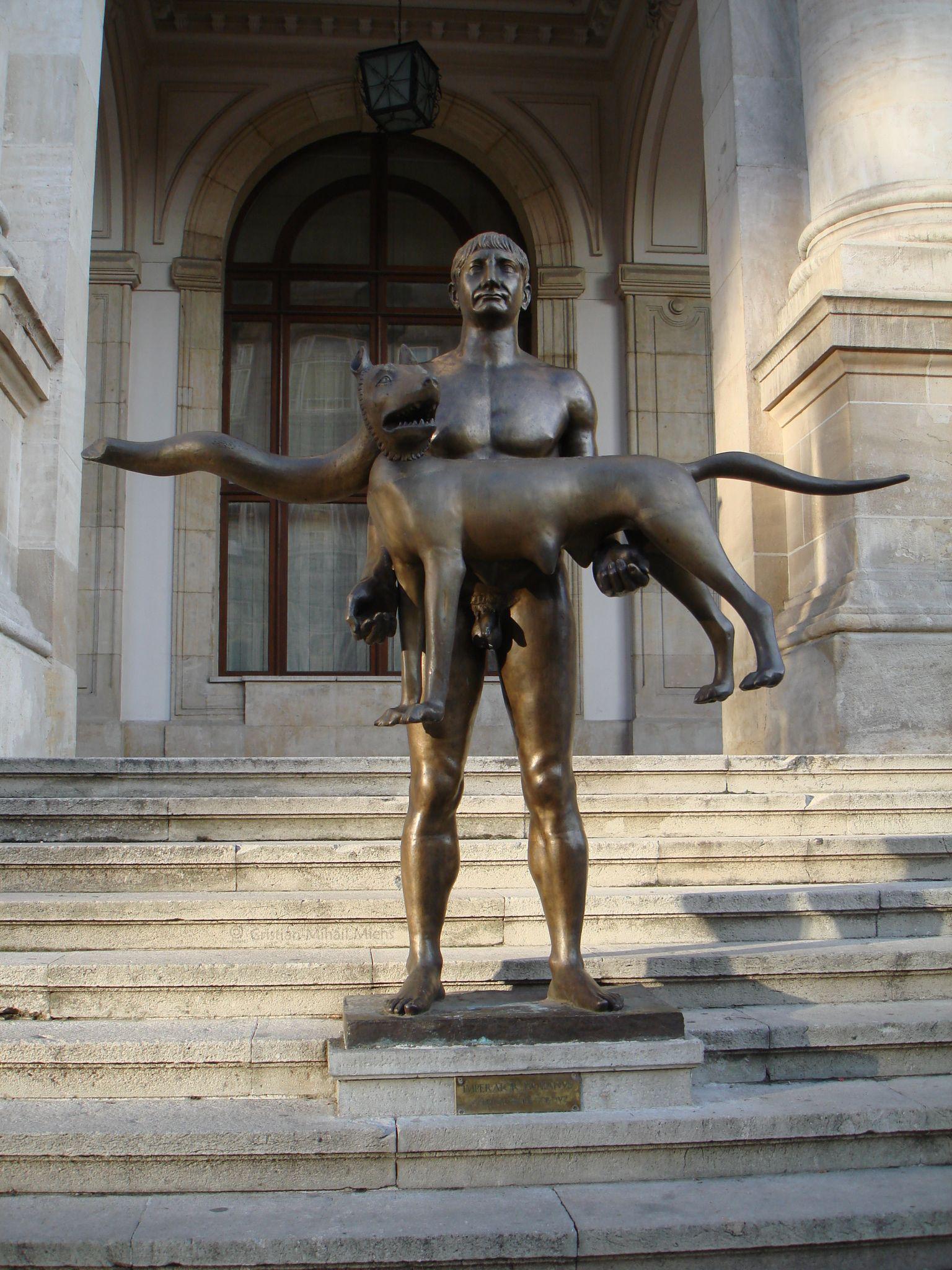 empereur-traian-statue-bucarest