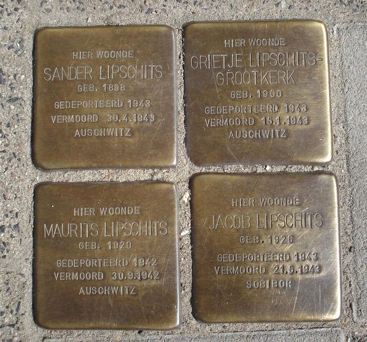 Stolpersteine commémorant la famille famille Lipschits qui vivait à Agniesestraat 59, Rotterdam. (Photo: Wikifrits)