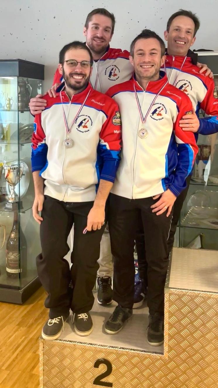 Les 4 sur la seconde marche