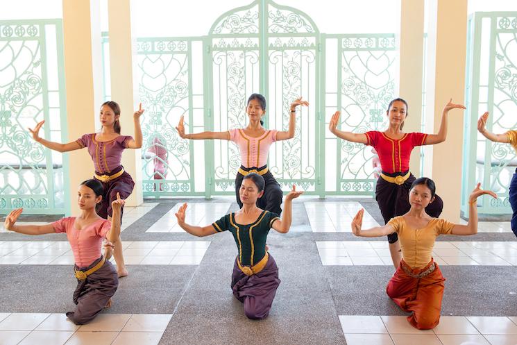 Sylvain Lim, l'art sacre du costume de la danse classique cambodgienne