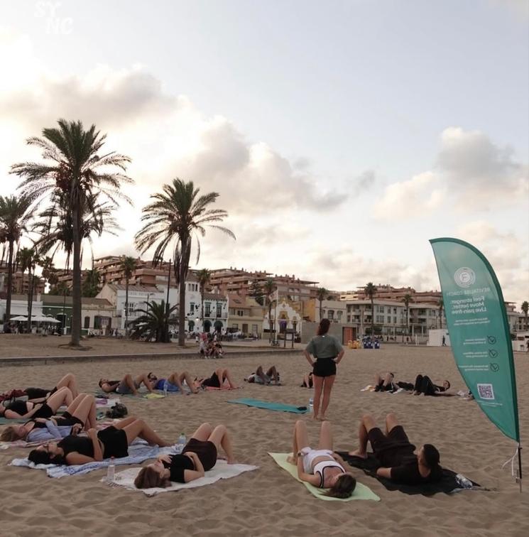 Sync social club yoga plage