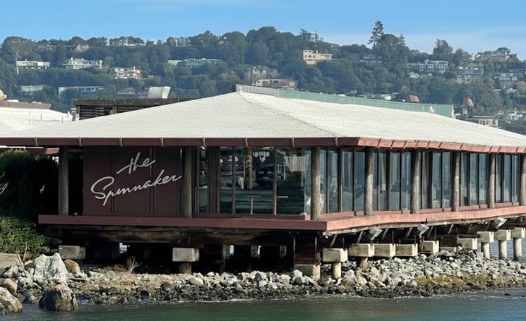 Vue sur le restaurant The Spinmaker à Sausalito en Californie
