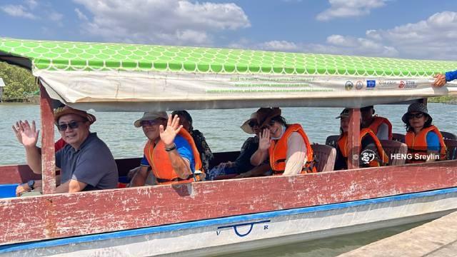 Touristes Trapeang Sangke