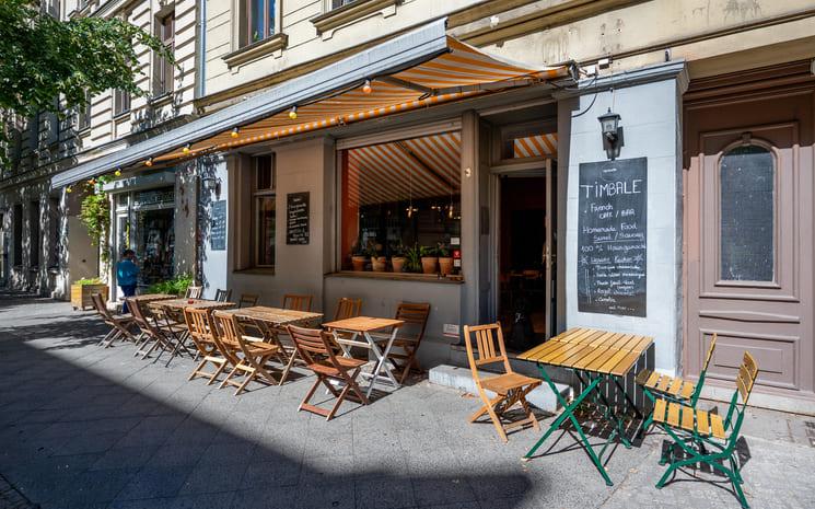 Devanture et terrasse du bistrot Timbale à Neukölln