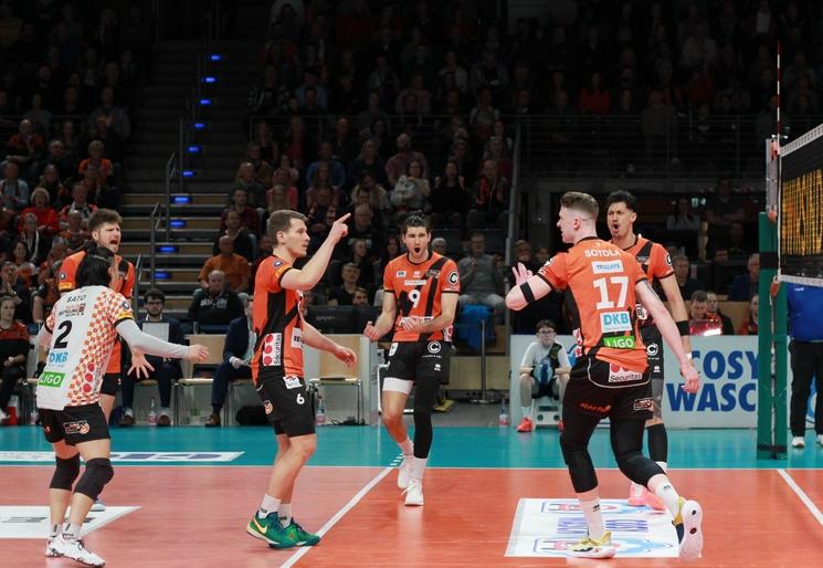 Les joueurs de Berlin Recycling Volley en plein match