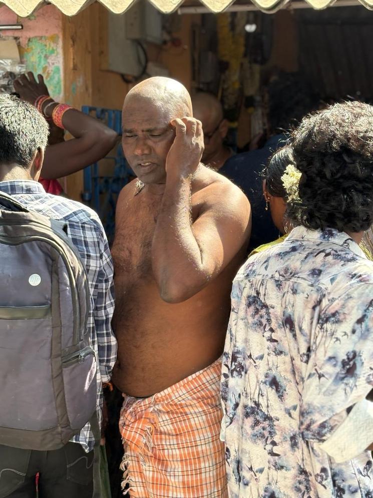 Sortie d'une salle de tonsure, Temple de Thiruporur, Tamil Nadu.