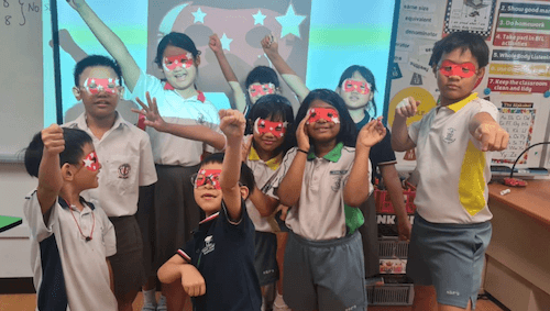 Travaux pratiques de soutien en école primaire (© RSVP).