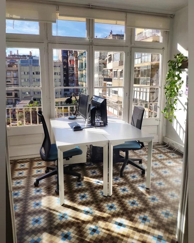 Un bureau privé pour deux personnes dans un cadre élégant au cœur de l’Eixample