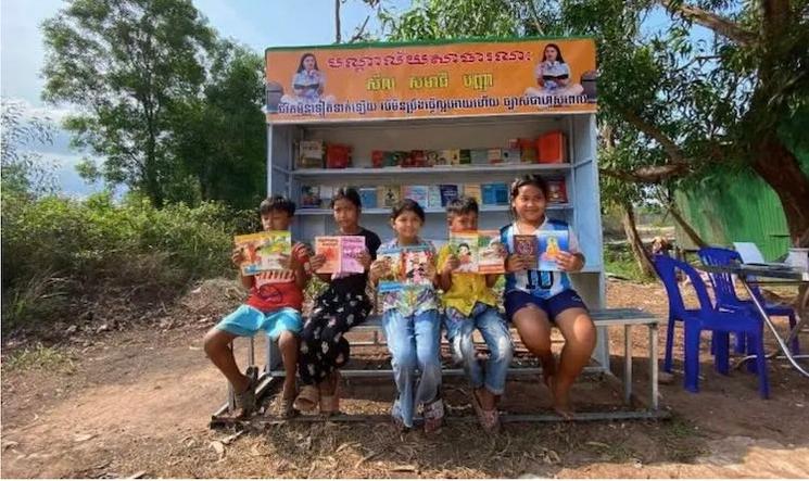Une mini-bibliothèque qui change la vie d’un village cambodgien