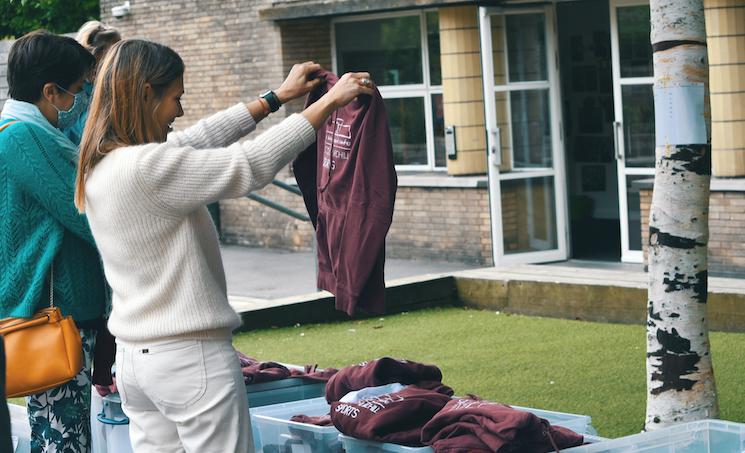 Vente de tenues de seconde main au Lycée international de londres winston churchill