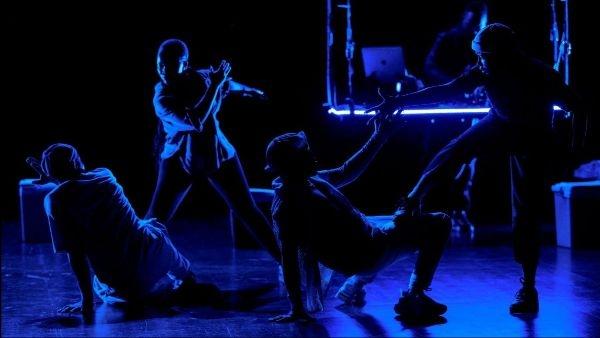 Les membres de la compagnie de danse