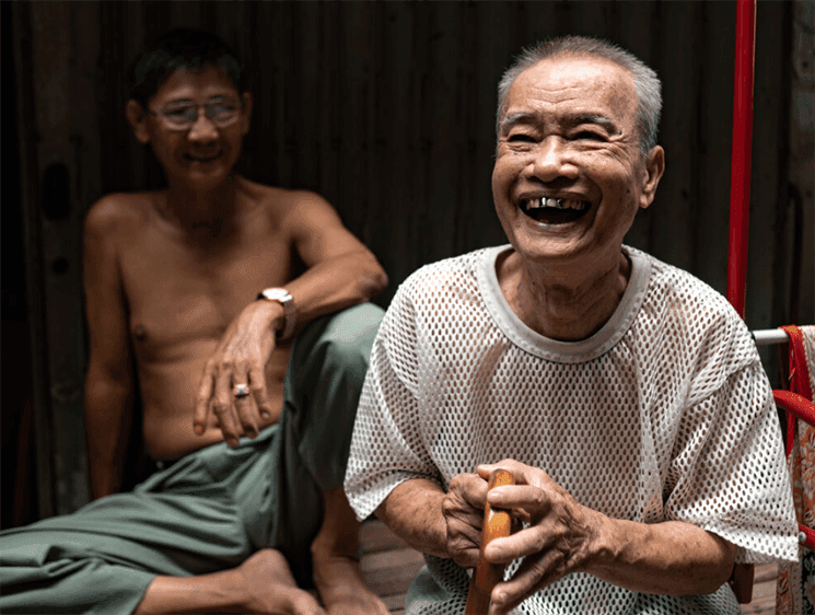 Vieu cambodgien riant aux eclatx jean-francois-jeff-perigois