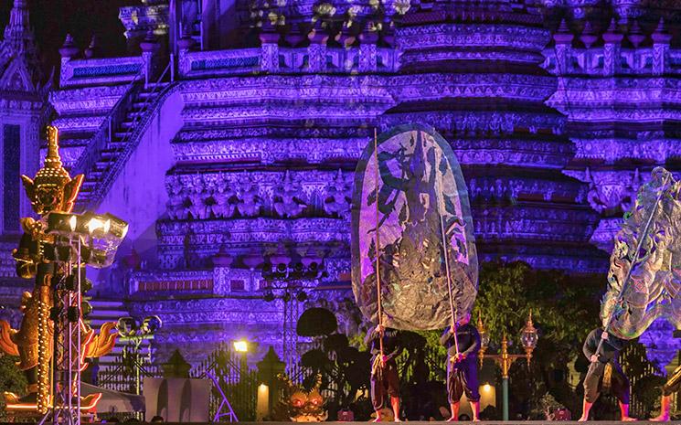 Un spectacle son et lumiere au Wat Arun de Bangkok