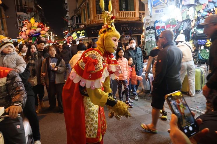 chrismas vietnam hanoi