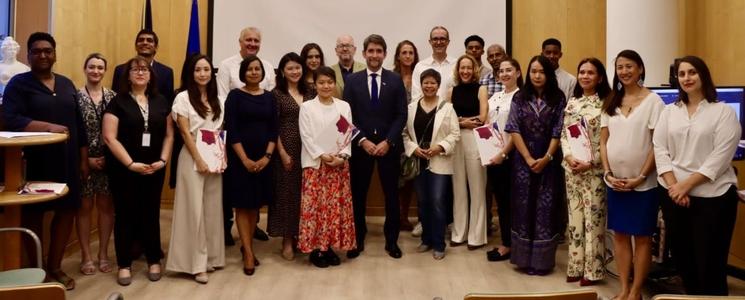 16 nouveaux citoyens naturalisés à Singapour - mars 2025