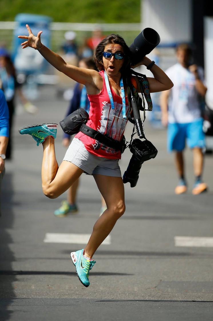 Corinne Dubreuil avec ses appareils photos