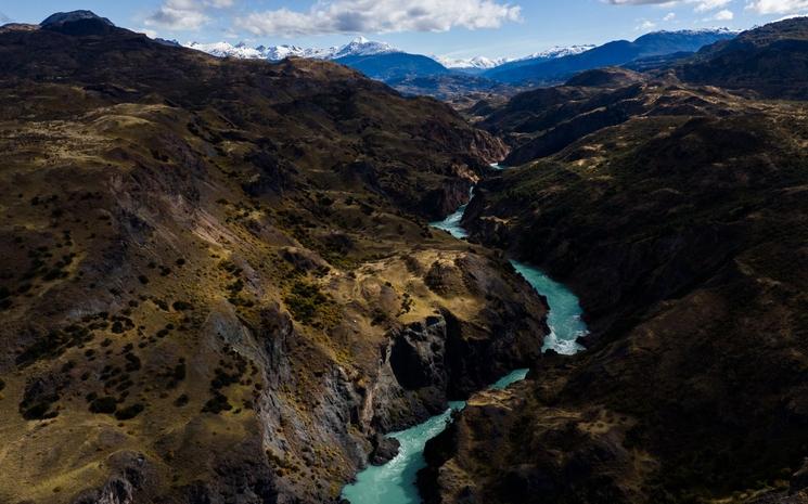 Le Rio Baker et la cordillère des Andes, photographiés près de l’entrée ouest du Parc National Patagonia au Chili.