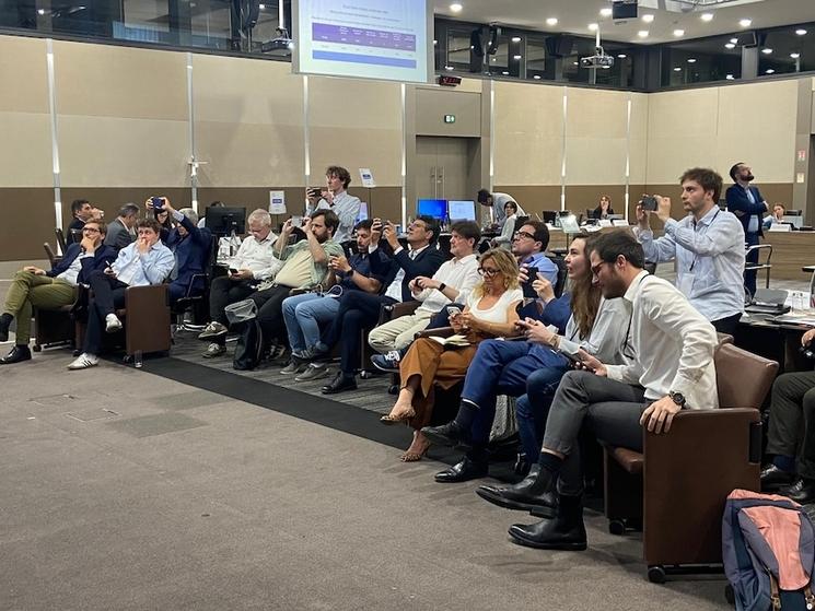 Les élus présents au dépouillement du vote consulaire - nuit du 31 mai 2026 - copyright équipes locales lepetitjournal.com