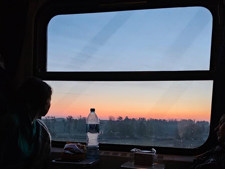 Paysage vu de la fenêtre d'un train