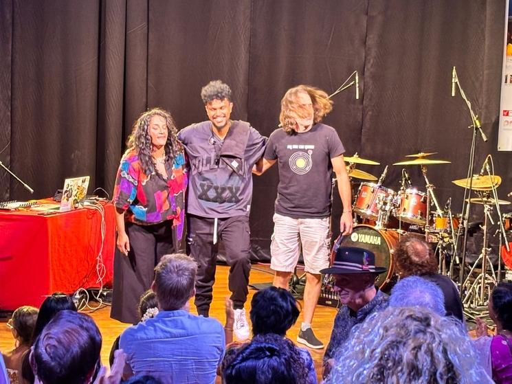 maya et son groupe