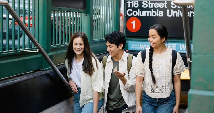 Etudiants à la sortie d'un métro à New York