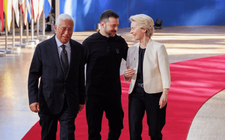 Antonio Costa, président du Conseil européen, Volodymyr Zelensky, président ukrainien et Ursula von der Leyen, présidente de la Commission européenne, à Bruxelles, le 6 mars 2025