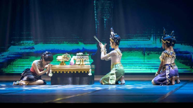 Désespérée, Soma implore l'aide des Dieux