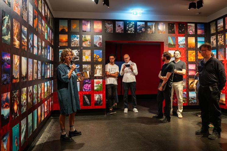 Zoé Aubry présente son exposition lors de l'ouverture presse