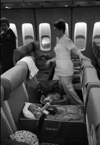 A bord du Baby-lift qui atterrit le 5 avril à San Francisco