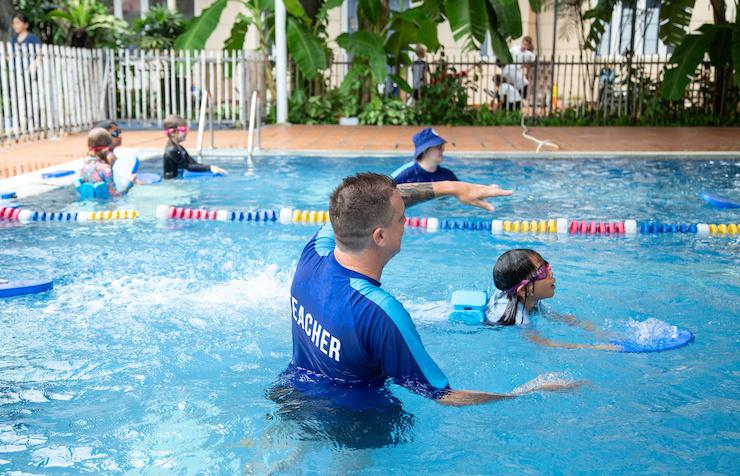Activite piscine avec un professionnel