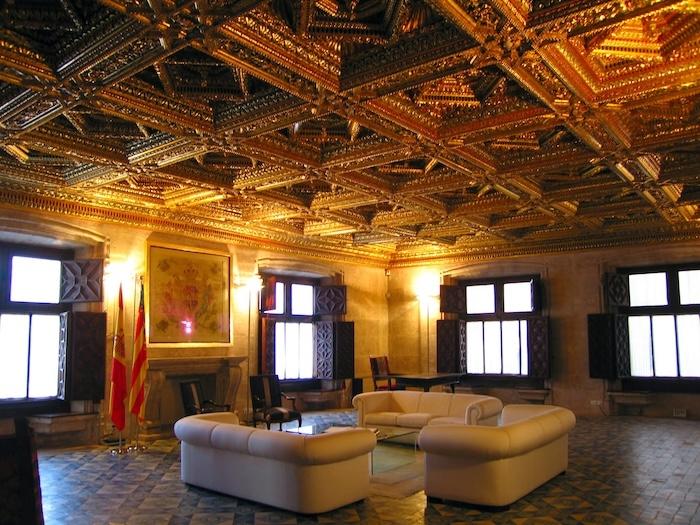 salle dorée du Palau de la Generalitat à valencia