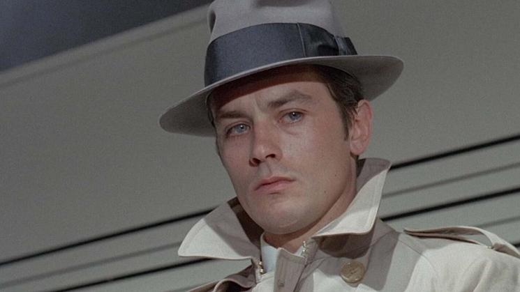 alain delon avec un chapeau
