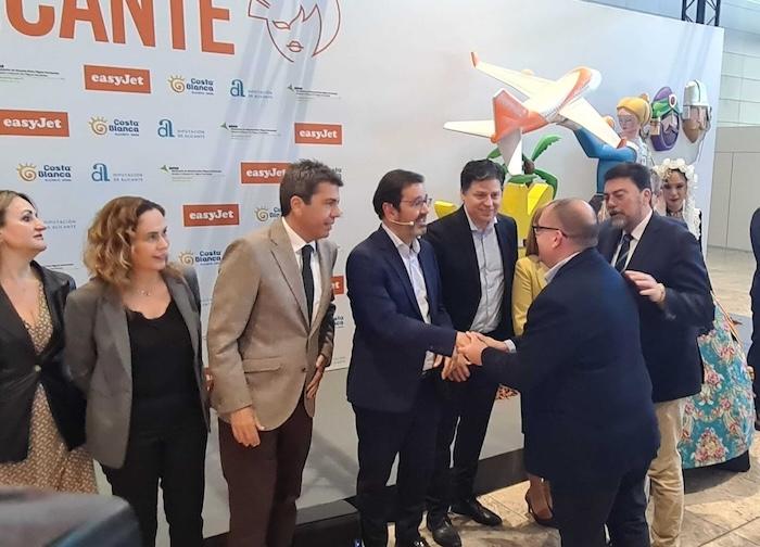 inauguration de la nouvelle base d'easy jet à alicante en présence du président de la generalitat